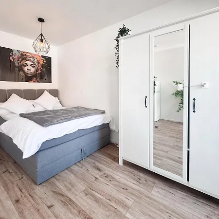 Modern In Center Apartment