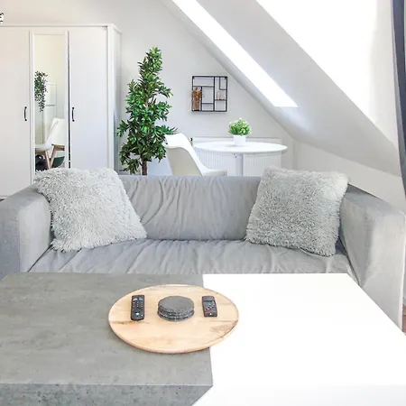 Modern In Center Apartment *