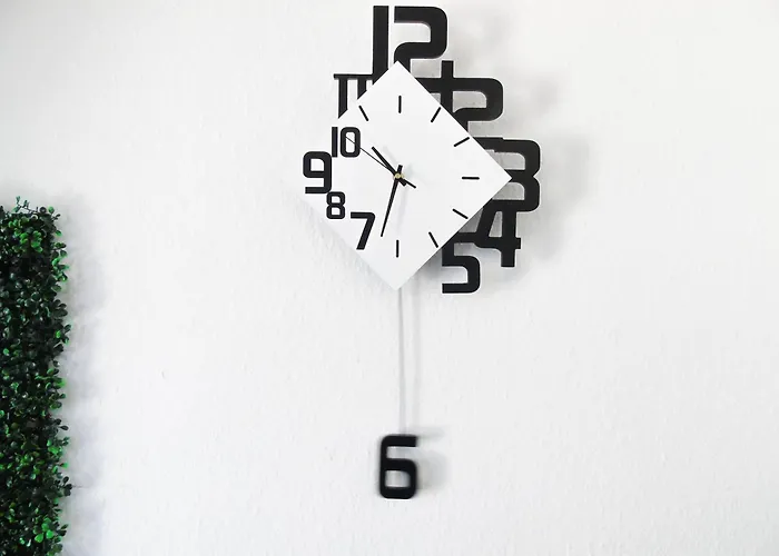 Modern In Center Apartment *