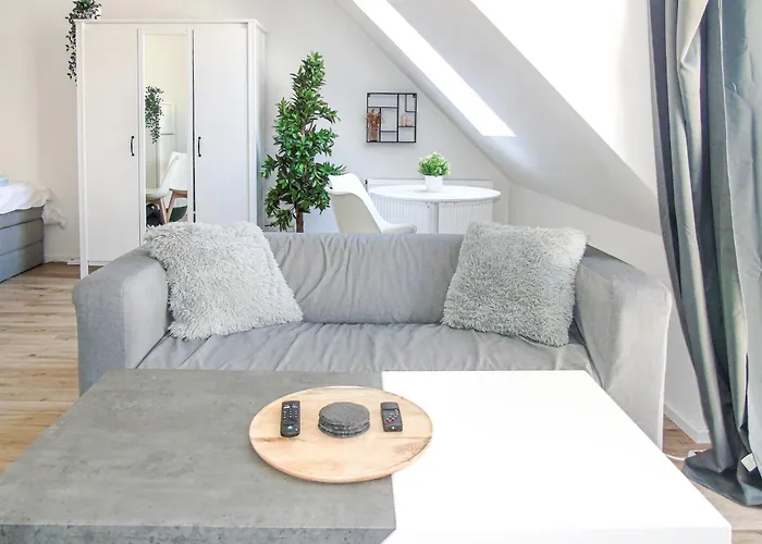 Modern In Center Apartment *